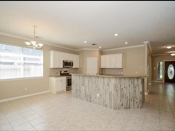 3rd image of 210 Riverway Bluff Ln
