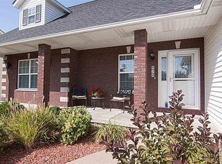 910 W Scott St, Eldridge, IA