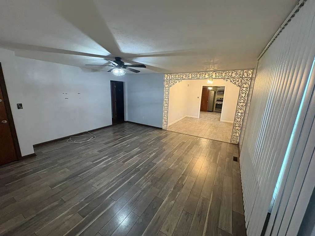 Building Photo - 579 E Woodbridge Ave #1