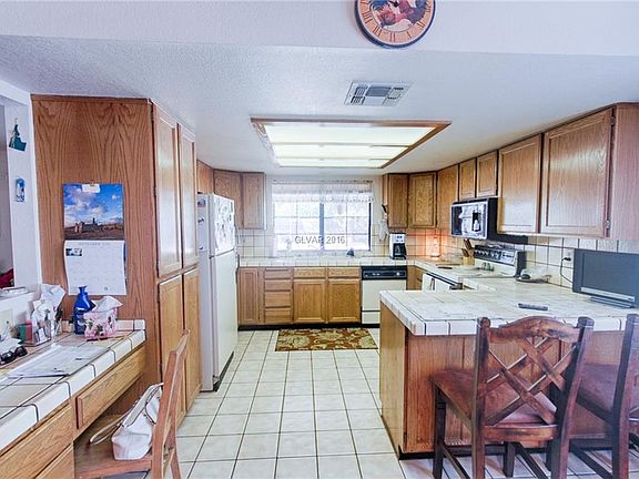 2nd image of 906 Del Sol Dr