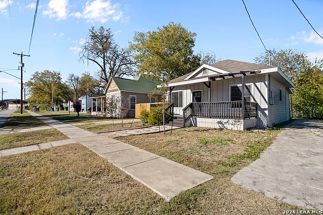 3 bed, 2.0 bath, 995 sqft, $1,400 — Photo 4