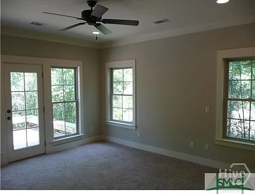 4 bed, 3.0 bath, 2346 sqft, $2,400 — Photo 3