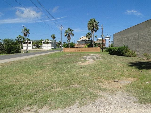 1st image of Bahama St
