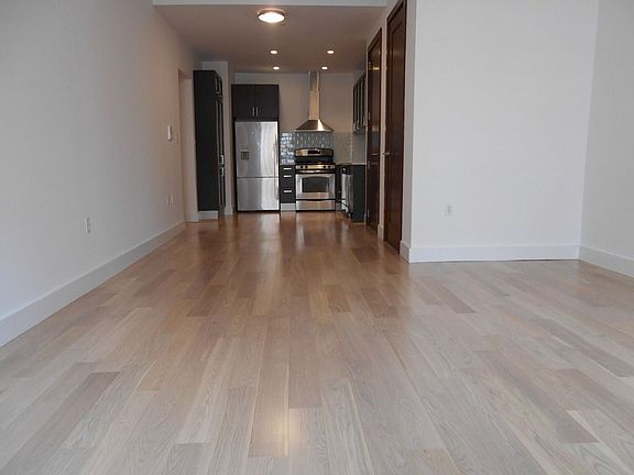 4th image of 31-01 Vernon Blvd #510A