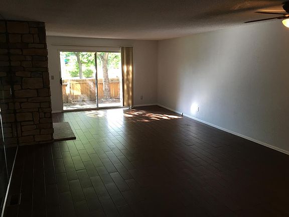 Main Floor Living Room (1)
