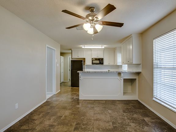 3rd image of 102 Aubrey Ln