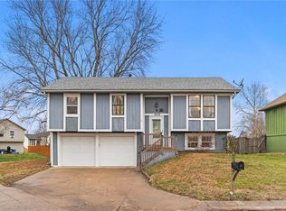 828 S 9th St, Edwardsville, KS 66111