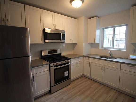 4th image of 2948 Throop Ave