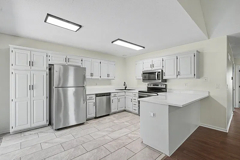 3 bed, 2.5 bath, 1600 sqft, $1,995 — Photo 1