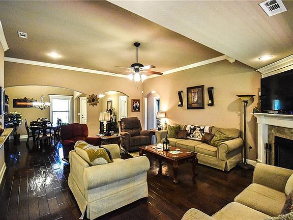 4th image of 1511 W Stratton Dr