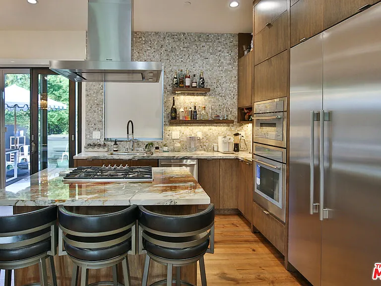 8501 Belford Ave — Photo 20