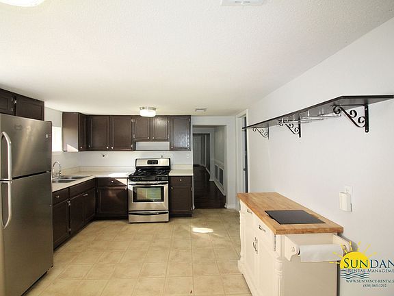 5th image of 321 Chestnut Ave E