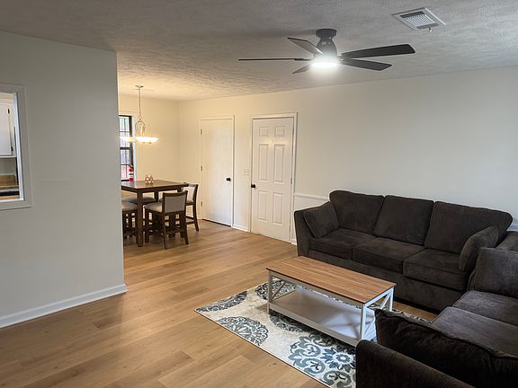 3rd image of 10237 Hillview Dr