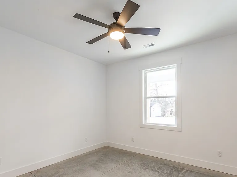 217 Vreeland St — Photo 16