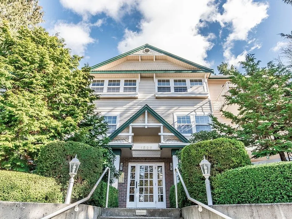 1526 44th Ave SW