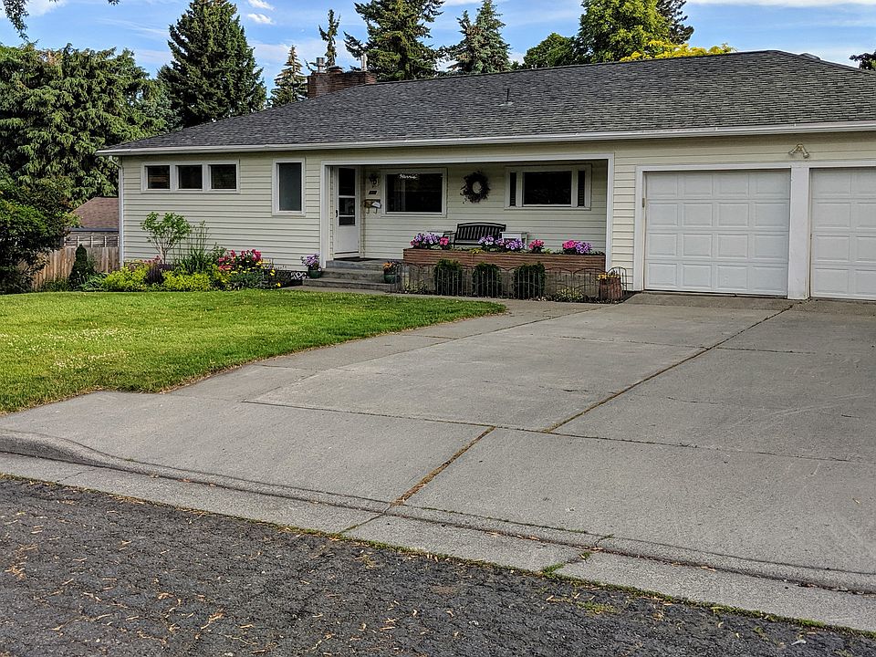 1st image of 330 SE Camino St