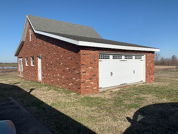 Detached garage
