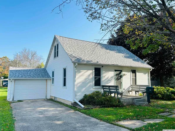1127 Chase St, Osage, IA 50461