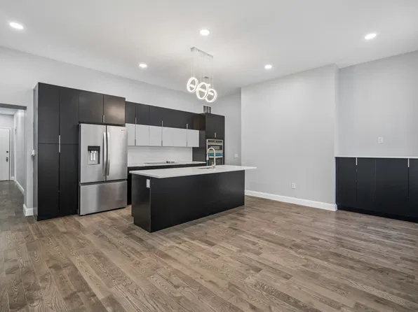 1202 Spruce St #2F, Philadelphia, PA 19107