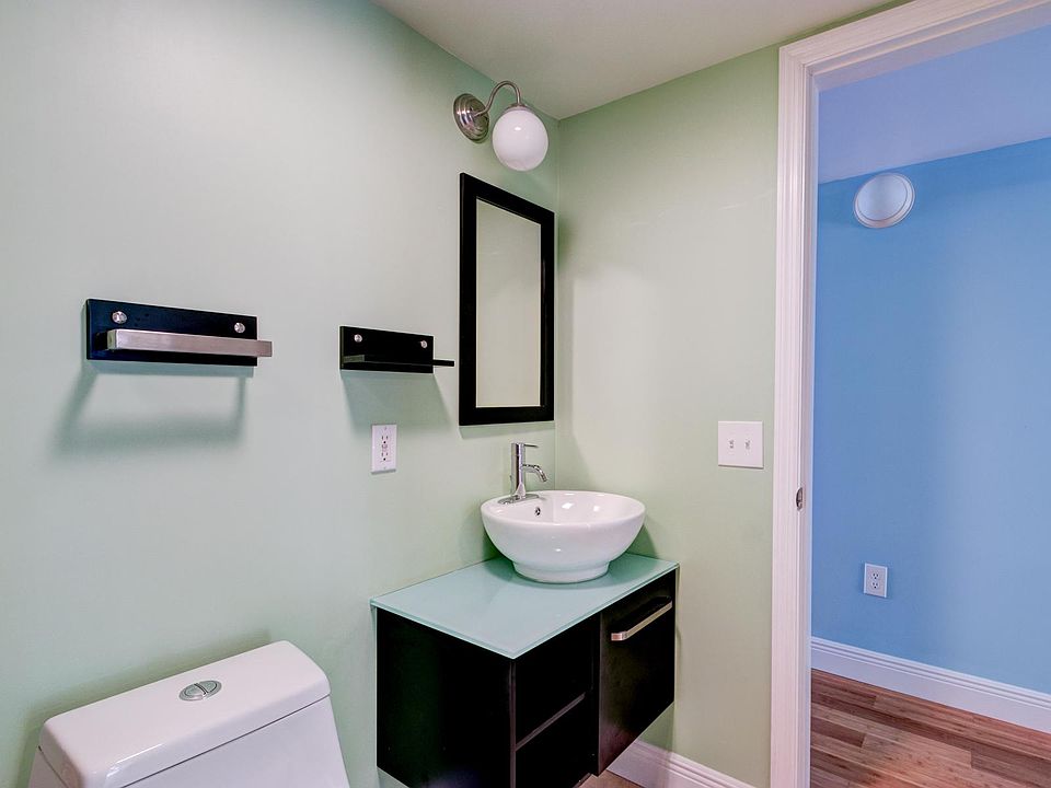 1st image of 405 N Hibiscus Dr APT 109