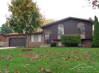 3694 Canyon Dr, Saginaw, MI