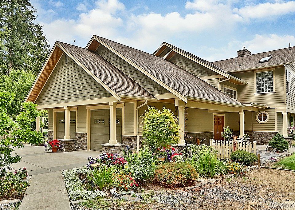 Exquisite Whidbey Island Estate sited on over 5 acres located just minutes to the Seaside Village of Langley. And just 10 minutes to the Clinton-Mukilteo Ferry for adventures to Seattle and beyond!