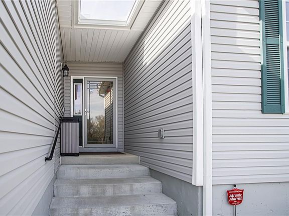 4th image of 1716 NW Primrose Ln