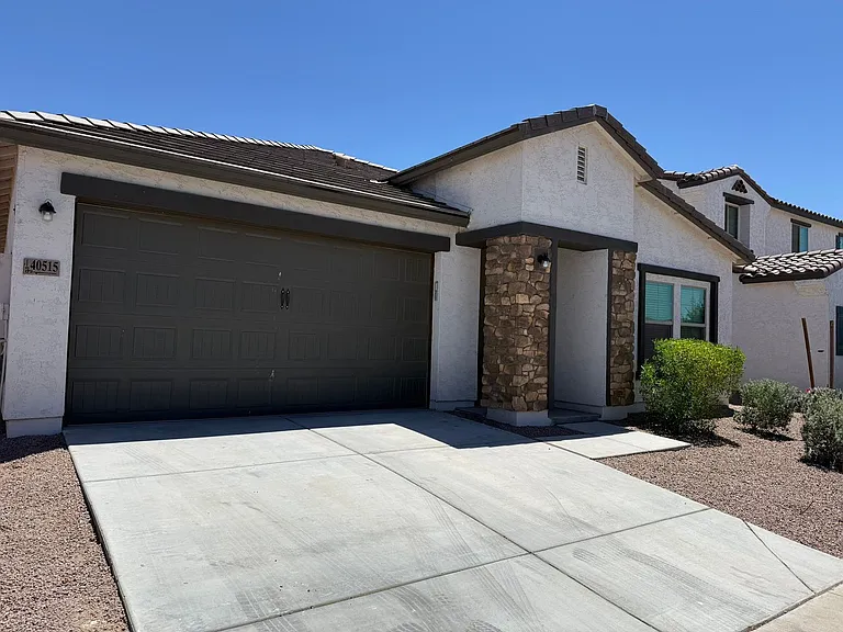 40515 W Chambers Dr — Photo 2