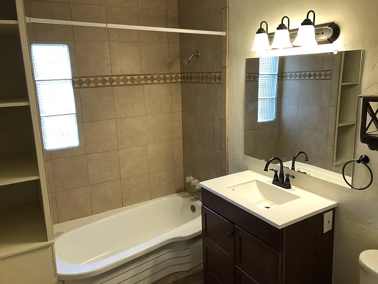 1419 E Hedrick Dr — Photo 12