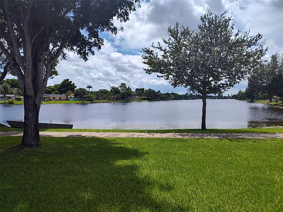2nd image of 2270 Buttonwood Avenue #2270