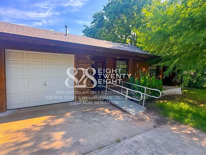 503 E Maple St — Photo 3