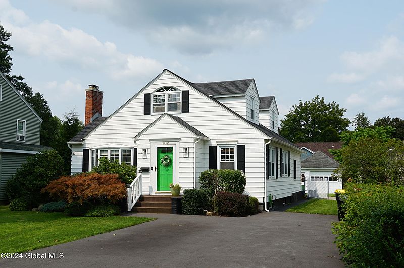 2nd image of 702 Riverside Avenue