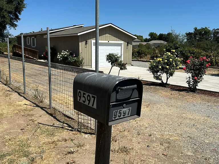 9597 E Kirschenman Rd — Photo 32