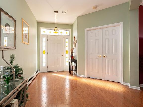 4th image of 12 Woodview Dr