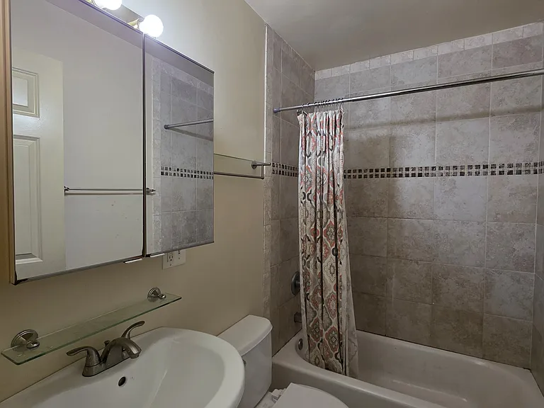 533 Chapel St #C — Photo 9