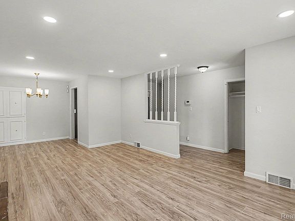 3rd image of 2360 Pine View Dr