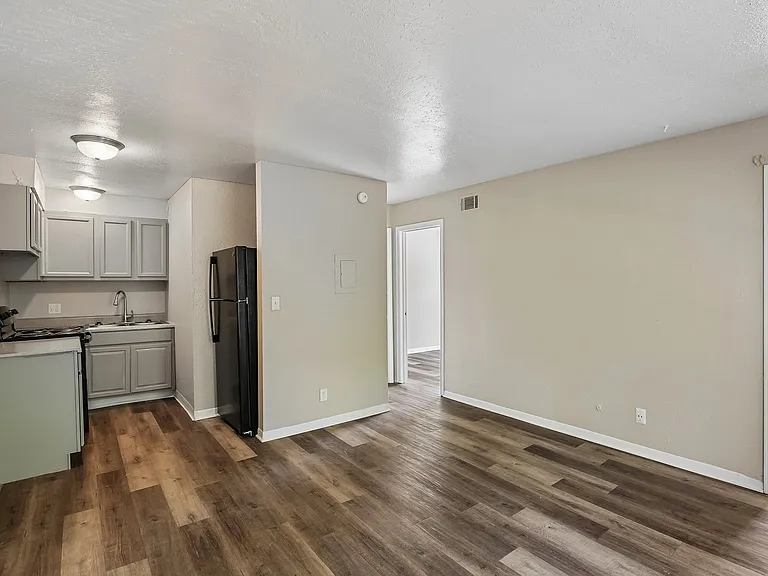 Pleasant Grove Apartments — Photo 34