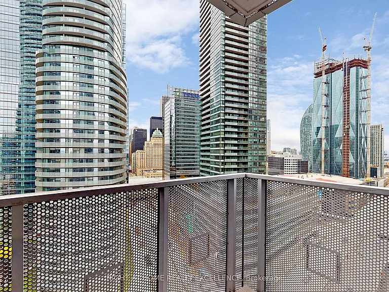 10 York St #2203 — Photo 31
