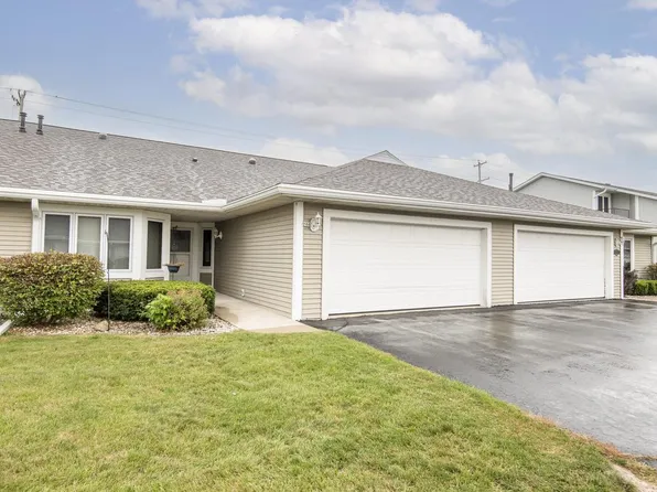 266 Hartford SQUARE, Hartford, WI 53027