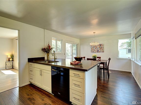 3rd image of 12044 22nd Ave NE