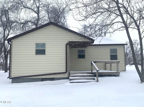 103 S Broadway St, Lake City, SD 57247