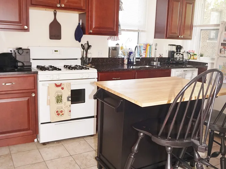 389 Harvard St #8 — Photo 2