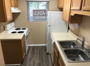 608 Andrea Ln, Hanahan, SC 29410