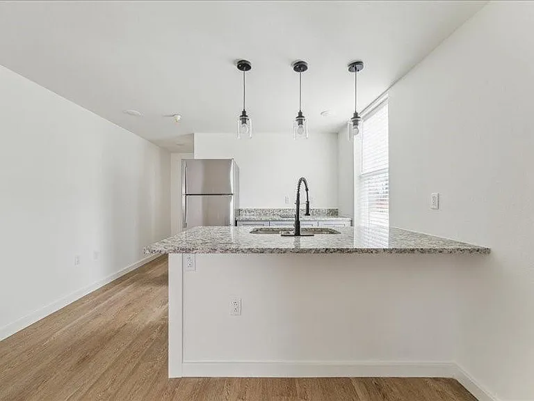 905 74th St #3 — Photo 5