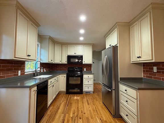 4th image of 1170 Lois Ln