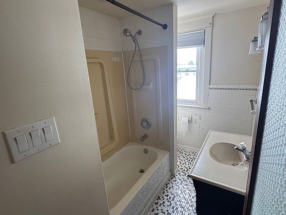 3rd image of 1208 Union Blvd Floor 2