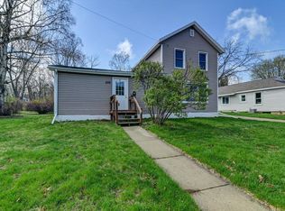 209 E Lawton St, Edgerton, WI 53534