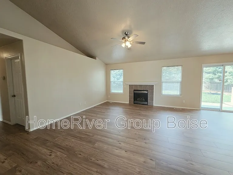 378 E Washakie St — Photo 4