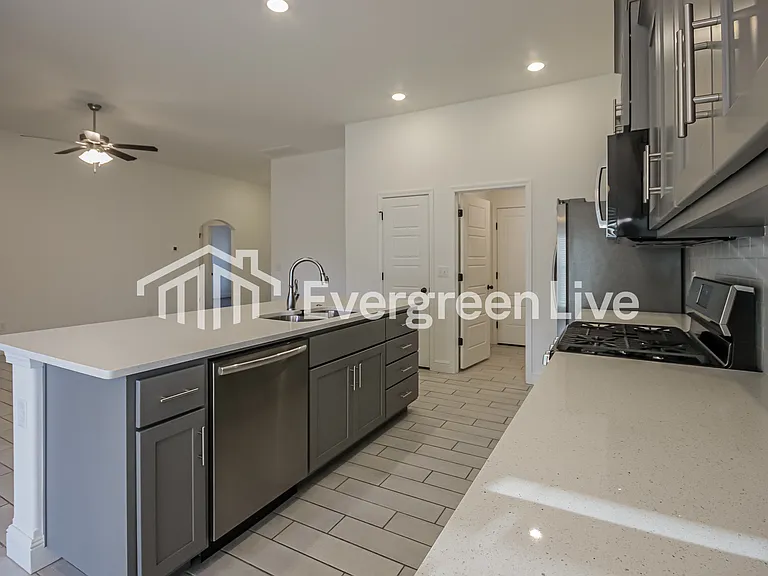 5907 Hoover St — Photo 7