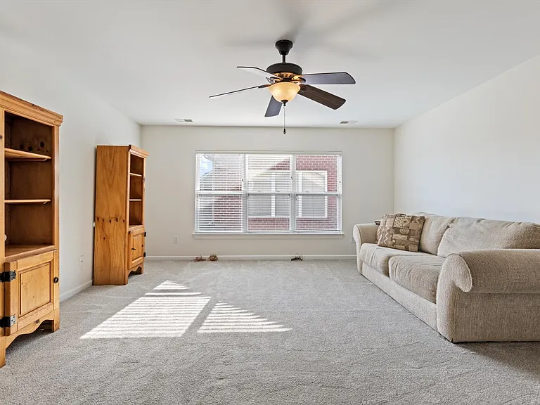 614 Patriot Ln — Photo 28